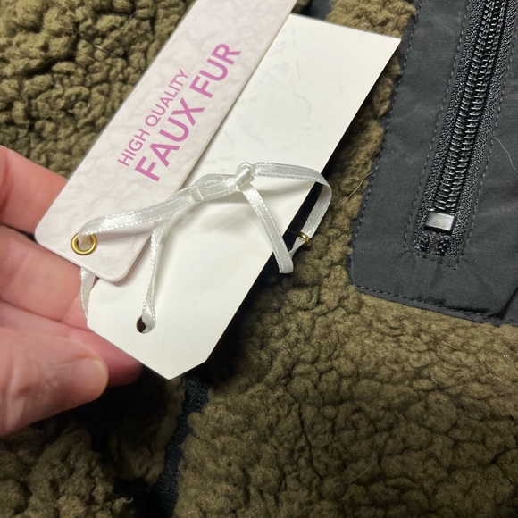 NWT Reversible Faux Fur Jacket (Olive and Black) no tag on inside - Picture 3 of 8